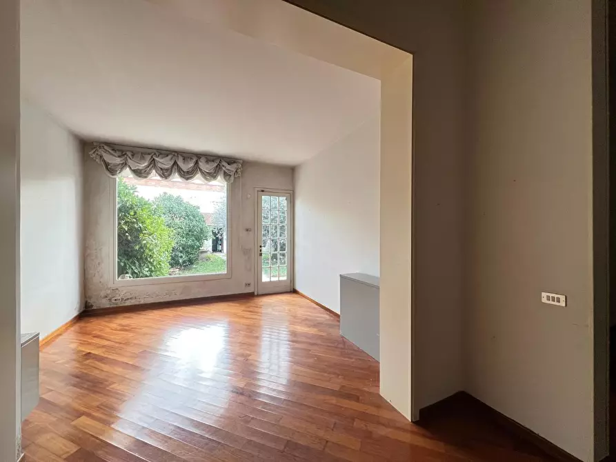 Immagine 3 di Villa in vendita  a Empoli