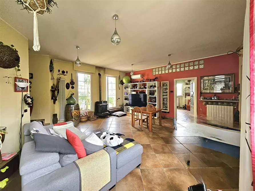 Immagine 16 di Villa in vendita  a Montignoso