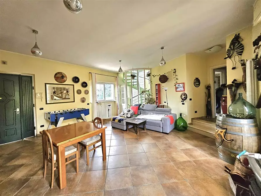 Immagine 11 di Villa in vendita  a Montignoso