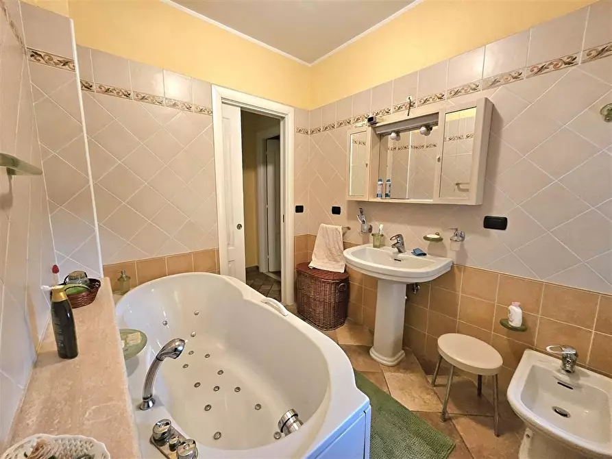 Immagine 20 di Villa in vendita  a Montignoso