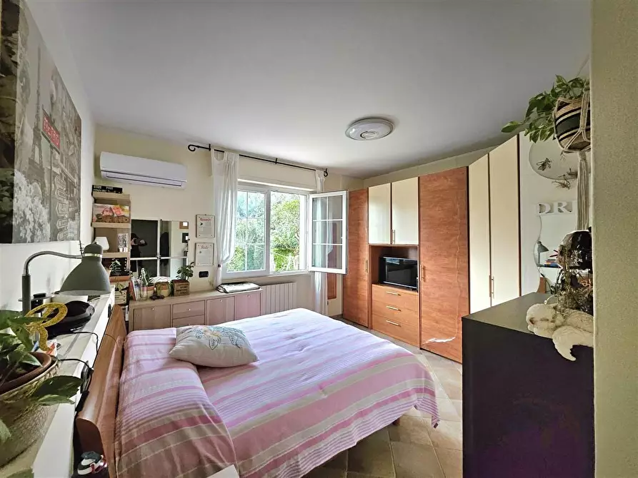 Immagine 17 di Villa in vendita  a Montignoso