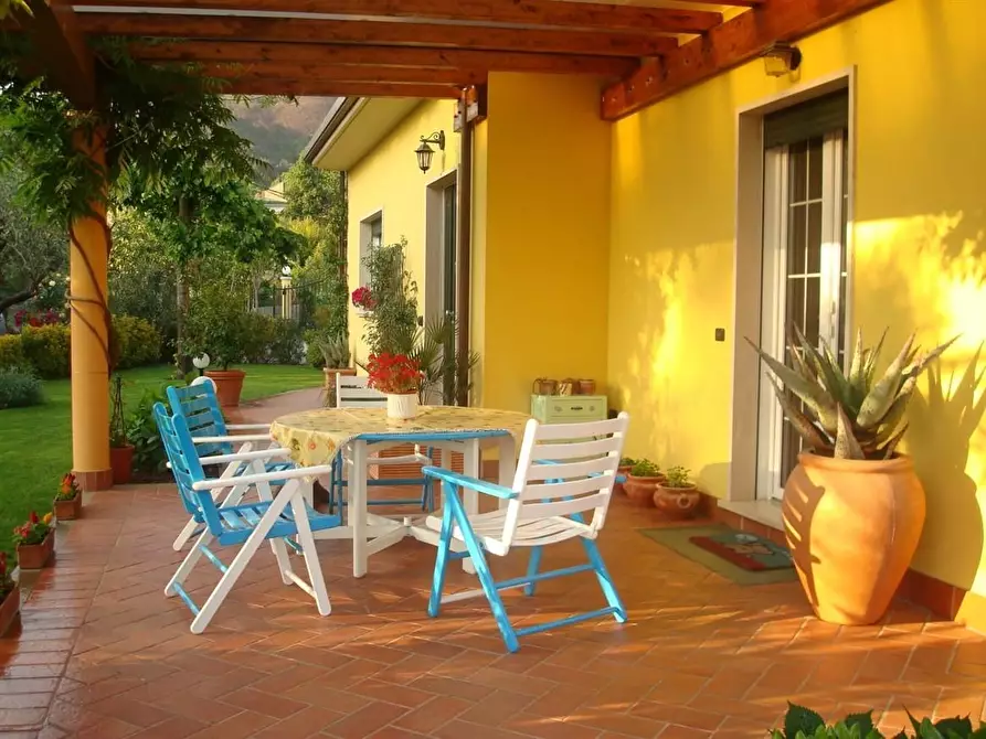 Immagine 8 di Villa in vendita  a Montignoso