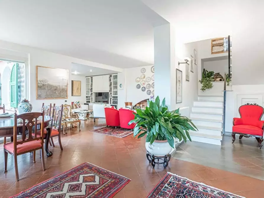 Immagine 7 di Villa in vendita  a Carrara