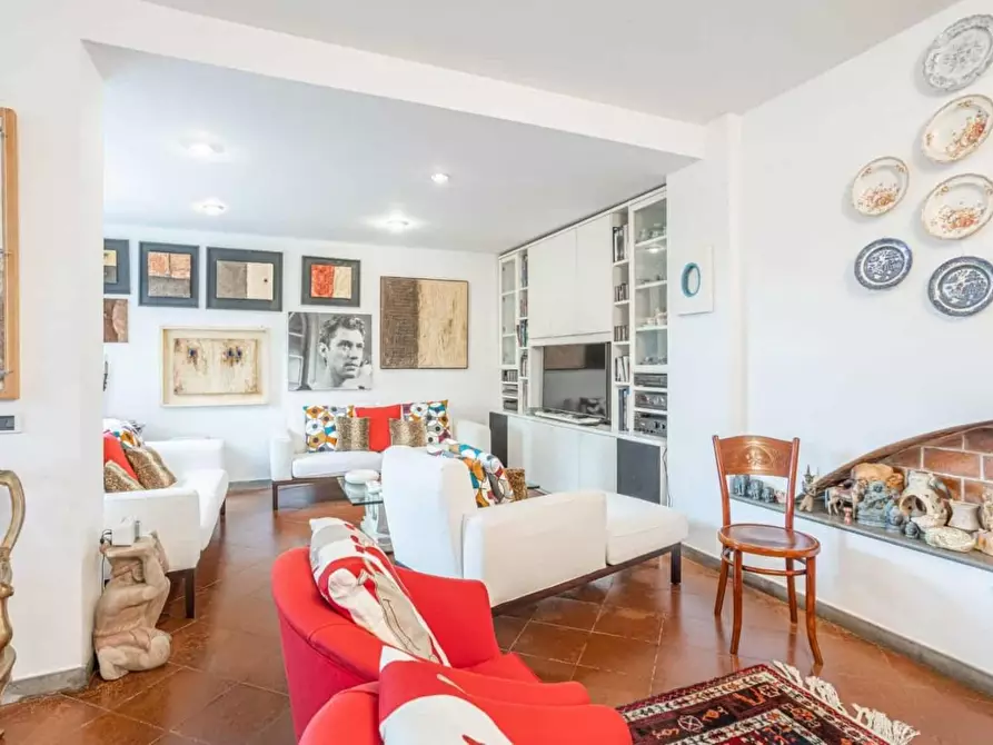 Immagine 23 di Villa in vendita  a Carrara