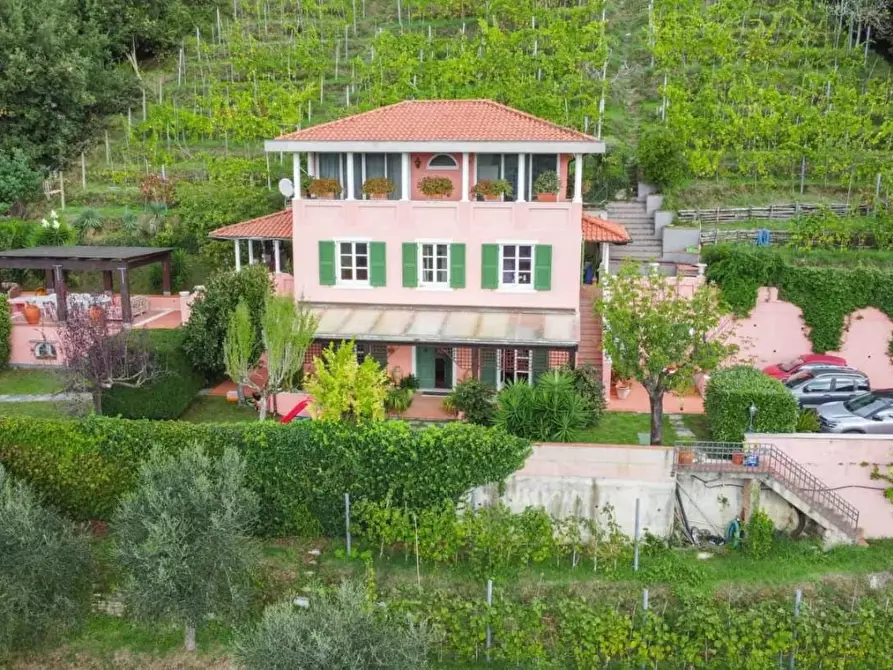 Immagine 30 di Villa in vendita  a Carrara