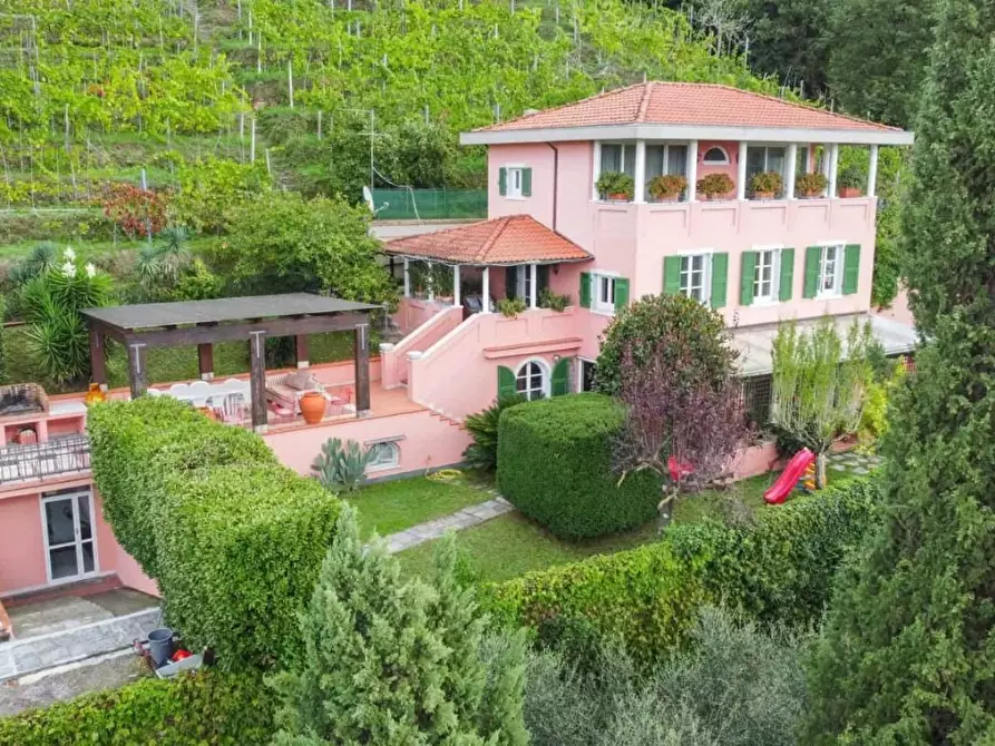 Immagine 20 di Villa in vendita  a Carrara