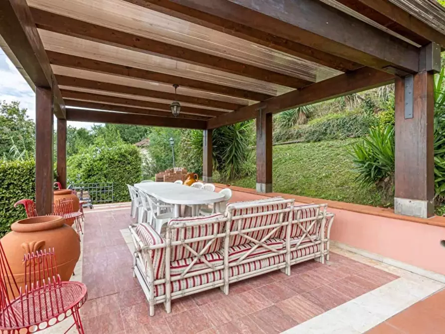 Immagine 13 di Villa in vendita  a Carrara