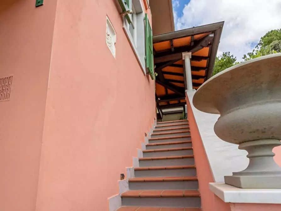 Immagine 35 di Villa in vendita  a Carrara