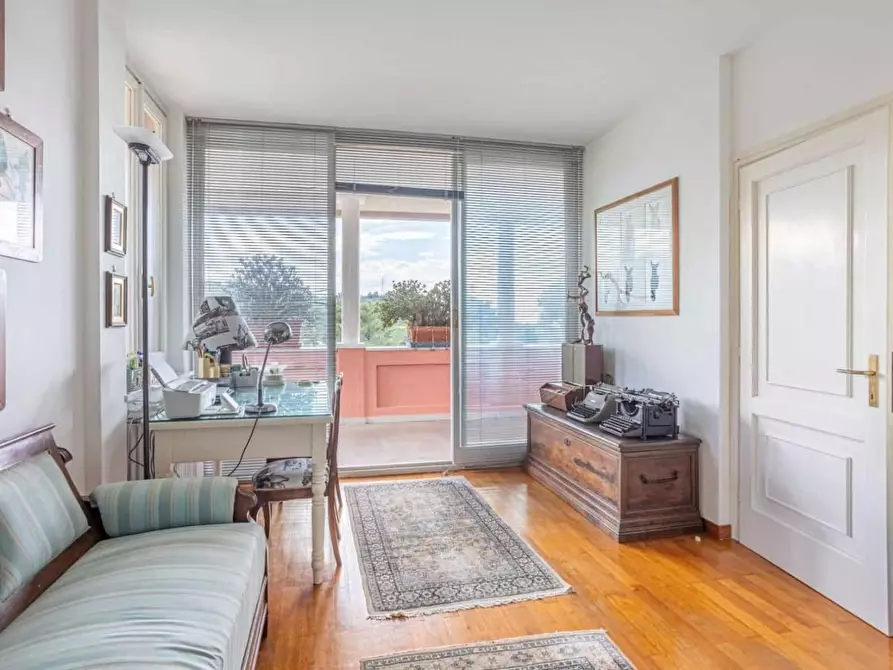 Immagine 8 di Villa in vendita  a Carrara