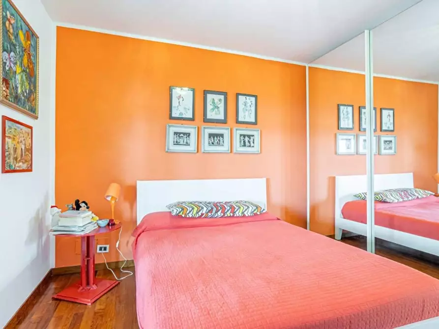 Immagine 11 di Villa in vendita  a Carrara