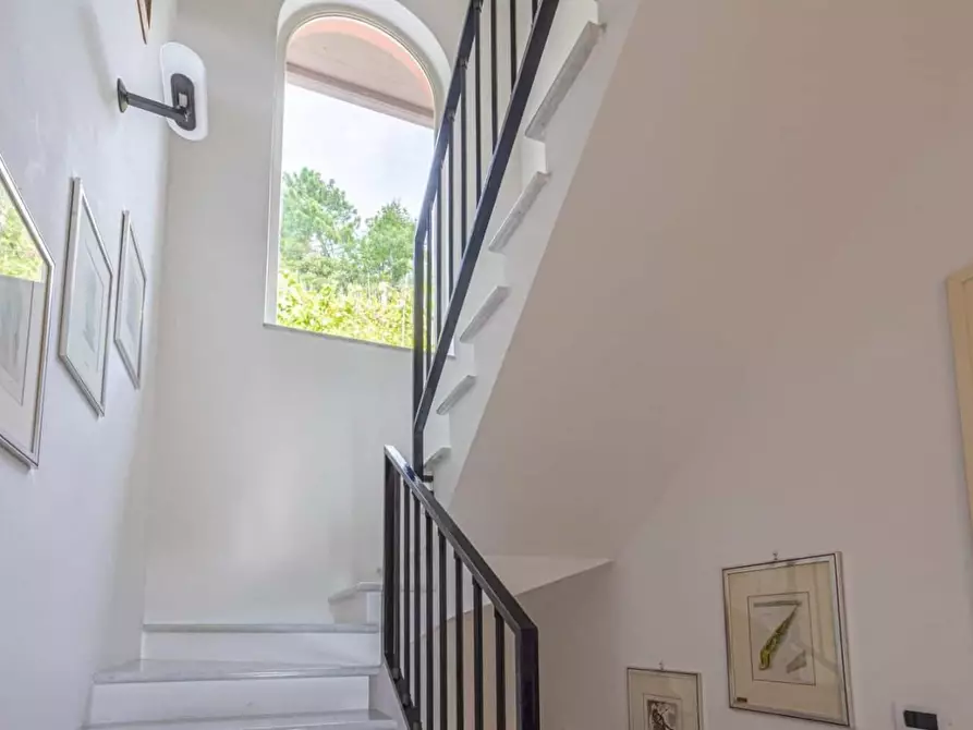 Immagine 9 di Villa in vendita  a Carrara