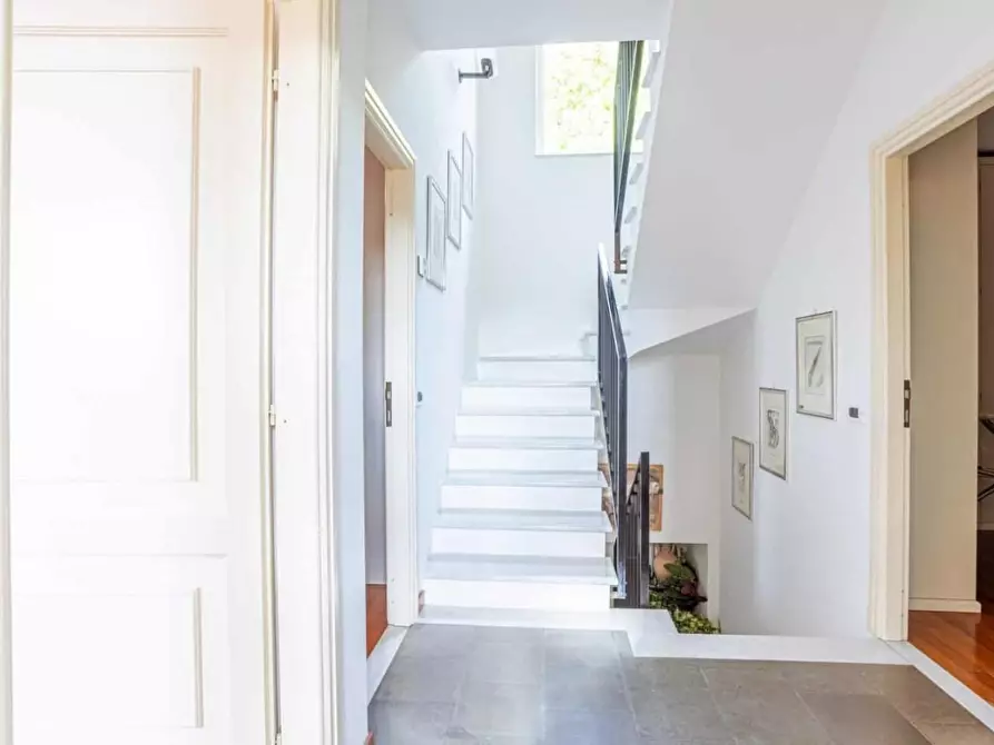 Immagine 32 di Villa in vendita  a Carrara