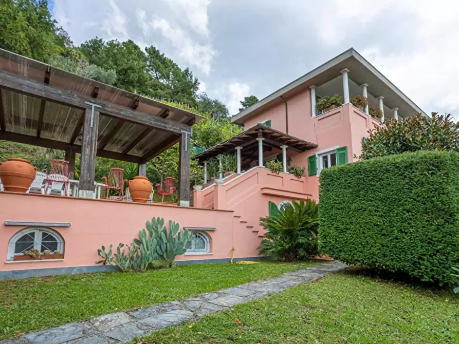 Immagine 33 di Villa in vendita  a Carrara