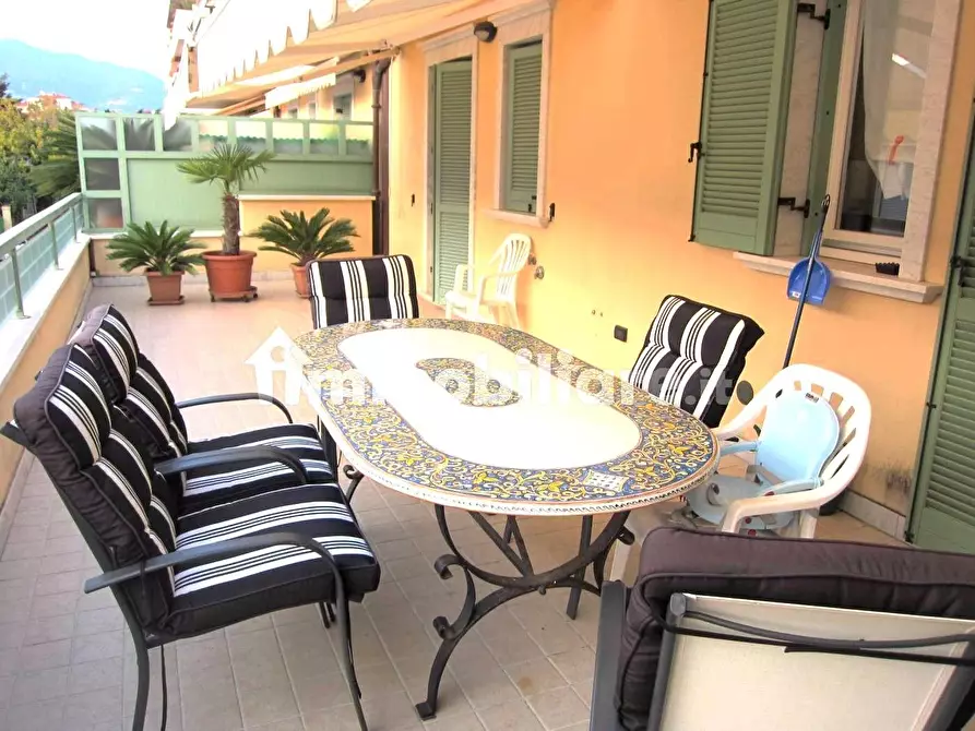 Immagine 1 di Appartamento in vendita  a Massa