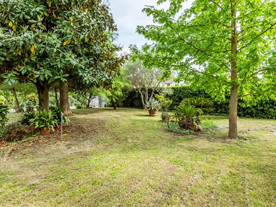 Immagine 42 di Villa in vendita  a San Giuliano Terme