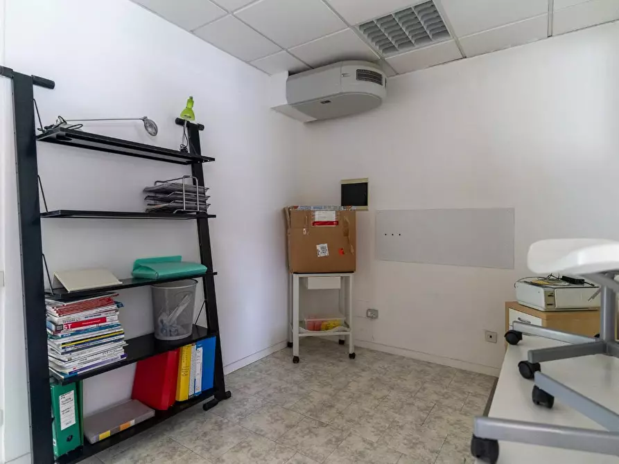 Immagine 11 di Ufficio in vendita  a Empoli