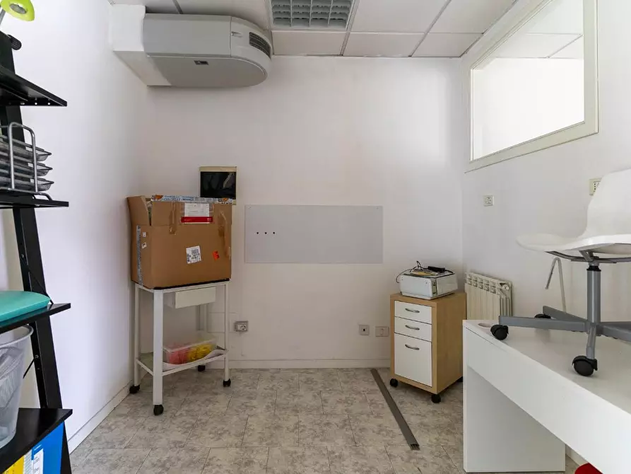 Immagine 12 di Ufficio in vendita  a Empoli