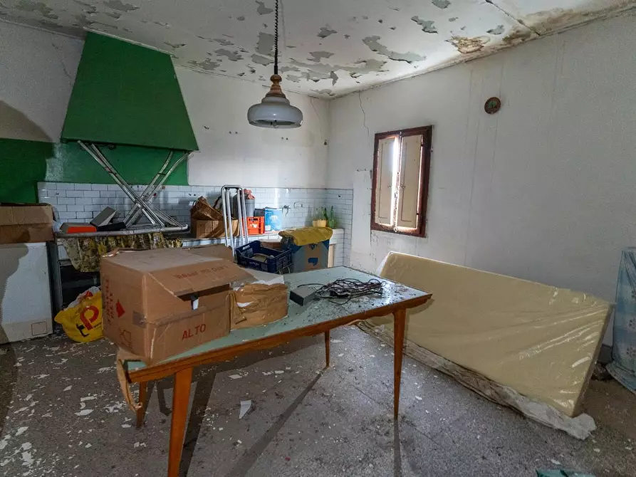 Immagine 26 di Casa colonica in vendita  a Empoli