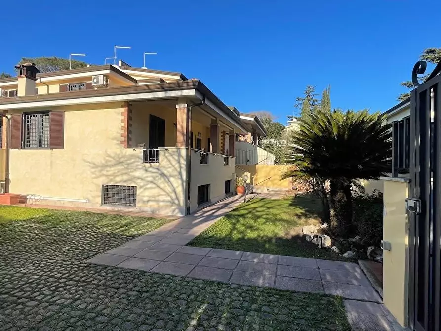 Immagine 4 di Casa trifamiliare in vendita  a Fiumicino