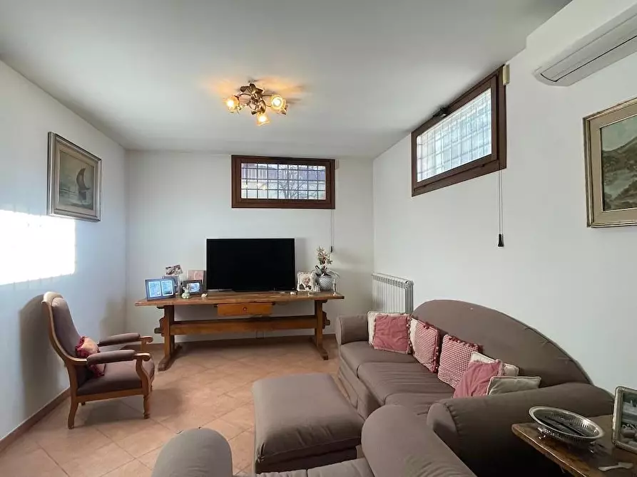 Immagine 22 di Casa trifamiliare in vendita  a Fiumicino