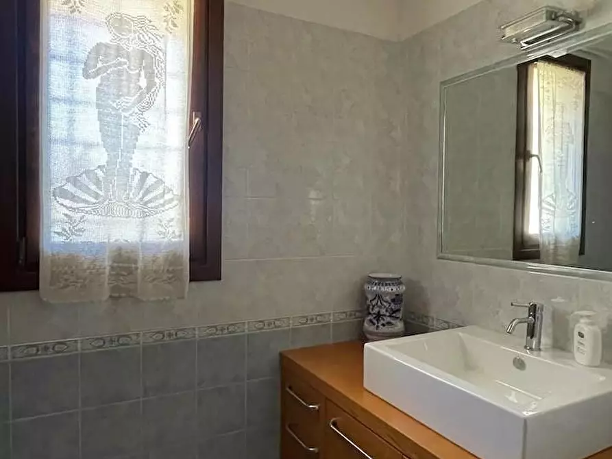 Immagine 36 di Casa trifamiliare in vendita  a Fiumicino