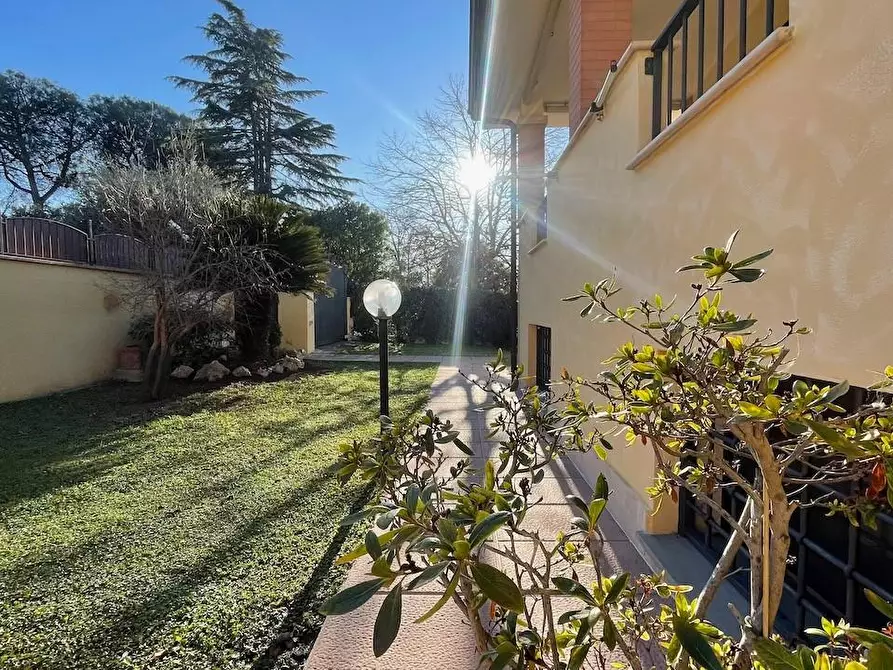 Immagine 5 di Casa trifamiliare in vendita  a Fiumicino