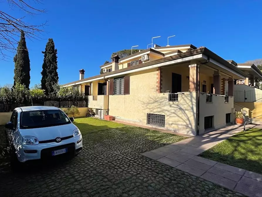 Immagine 3 di Casa trifamiliare in vendita  a Fiumicino