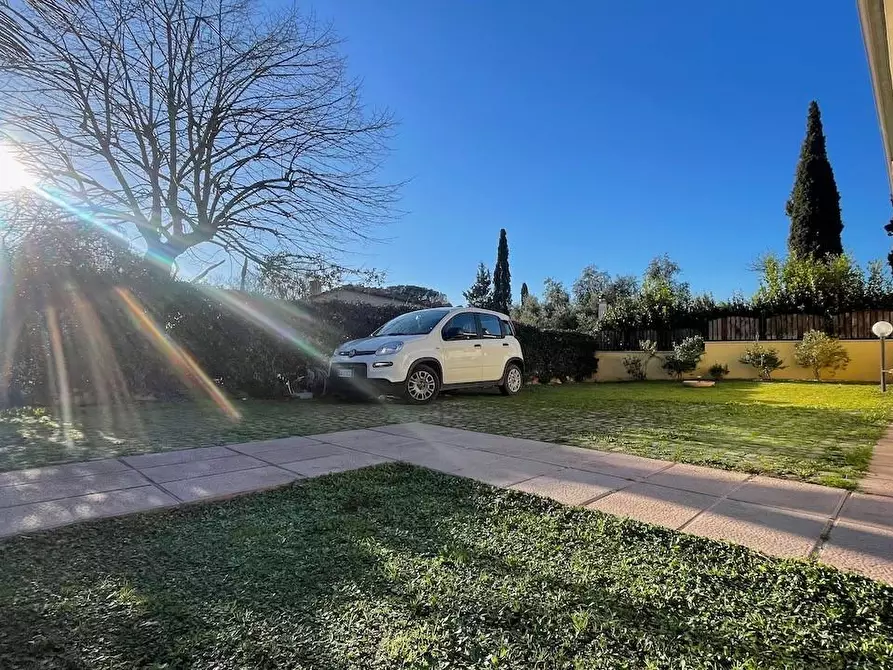 Immagine 8 di Casa trifamiliare in vendita  a Fiumicino