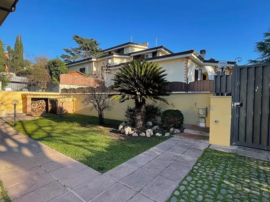 Immagine 9 di Casa trifamiliare in vendita  a Fiumicino