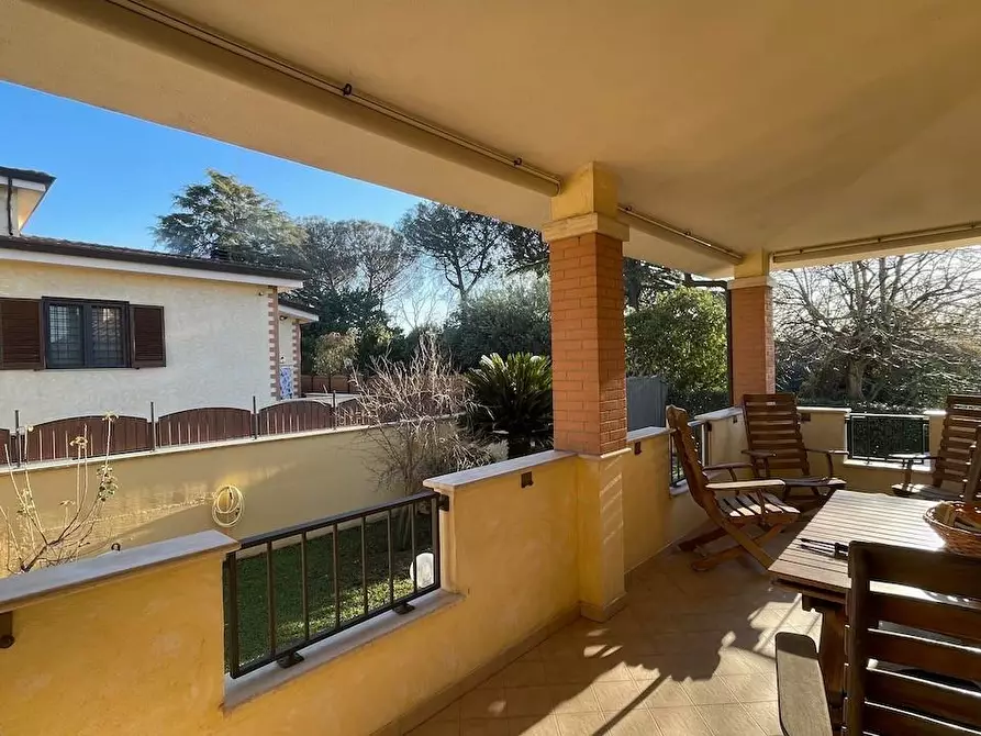 Immagine 6 di Casa trifamiliare in vendita  a Fiumicino