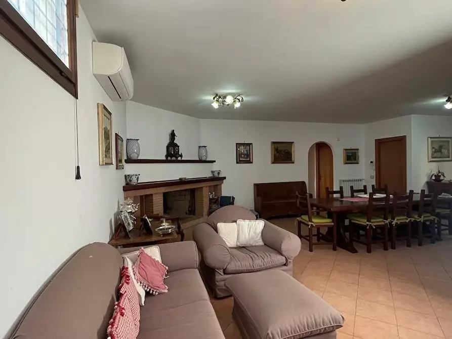 Immagine 23 di Casa trifamiliare in vendita  a Fiumicino