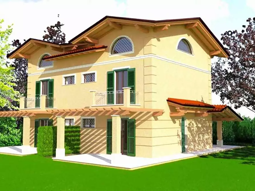 Immagine 2 di Terreno residenziale in vendita  a Montignoso