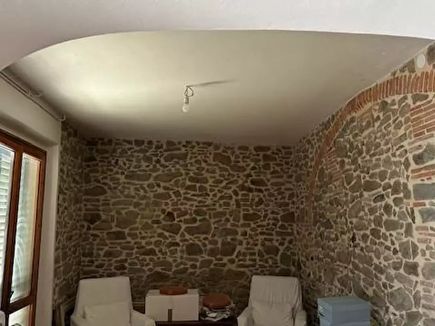 Immagine 1 di Casa colonica in vendita  a Vinci