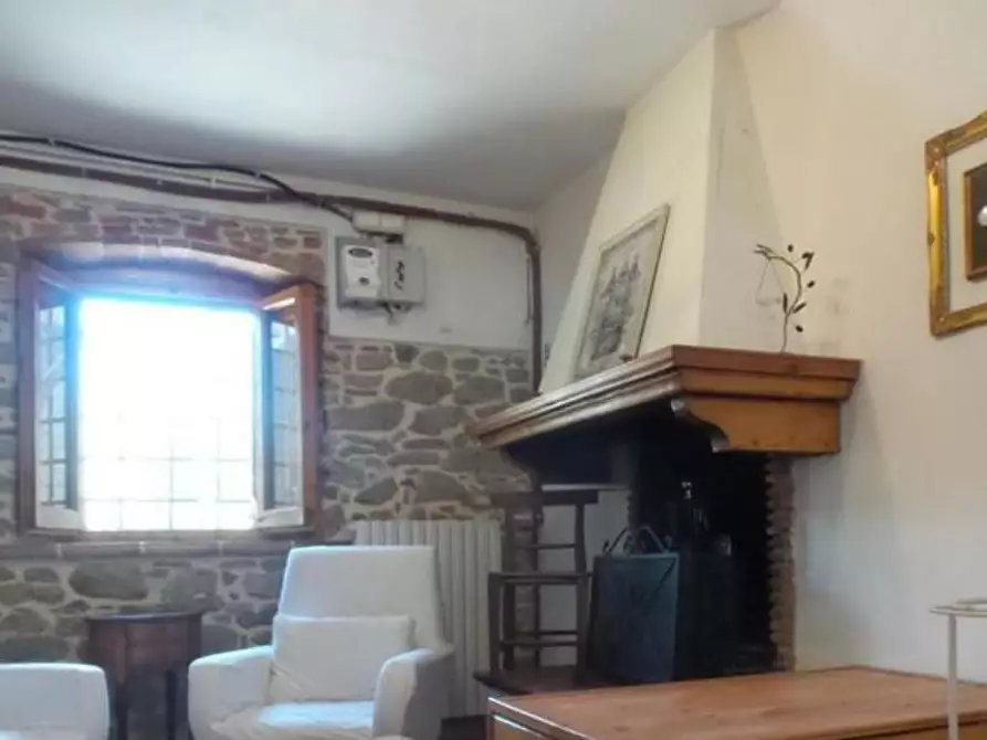 Immagine 25 di Casa colonica in vendita  a Vinci