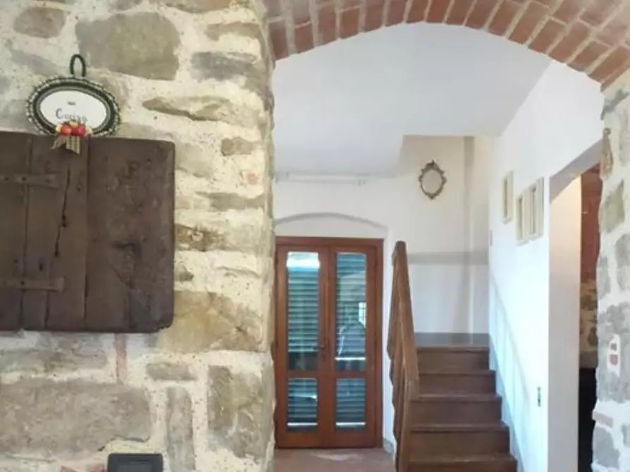 Immagine 26 di Casa colonica in vendita  a Vinci