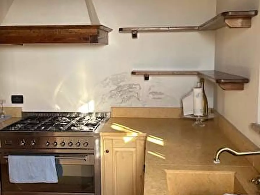 Immagine 2 di Casa colonica in vendita  a Vinci