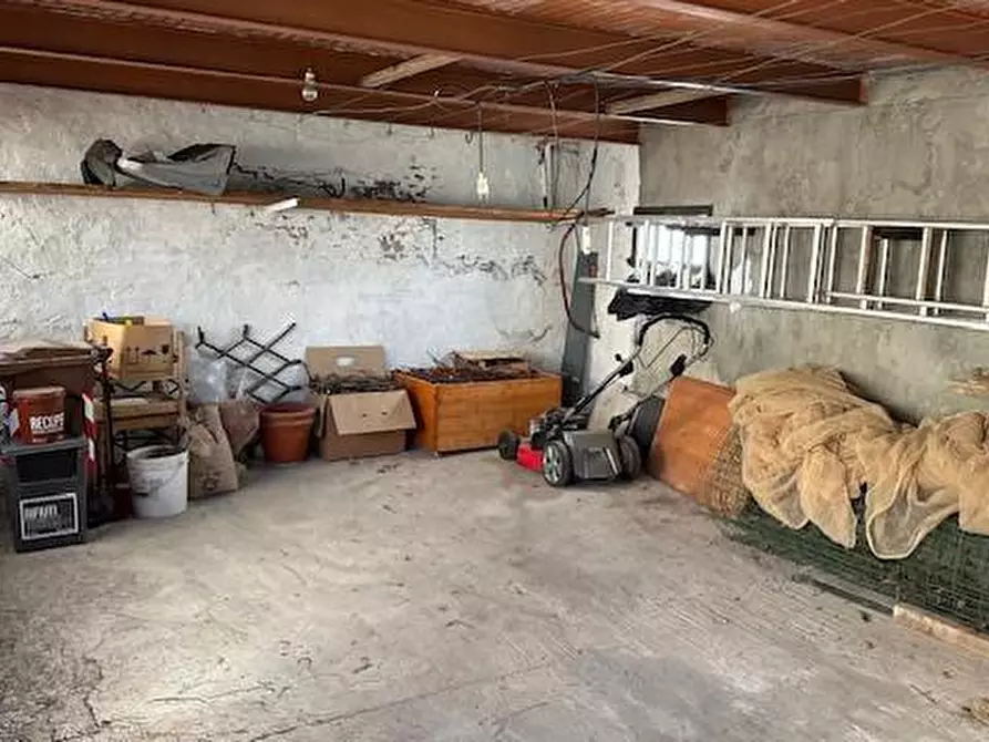 Immagine 22 di Casa colonica in vendita  a Vinci