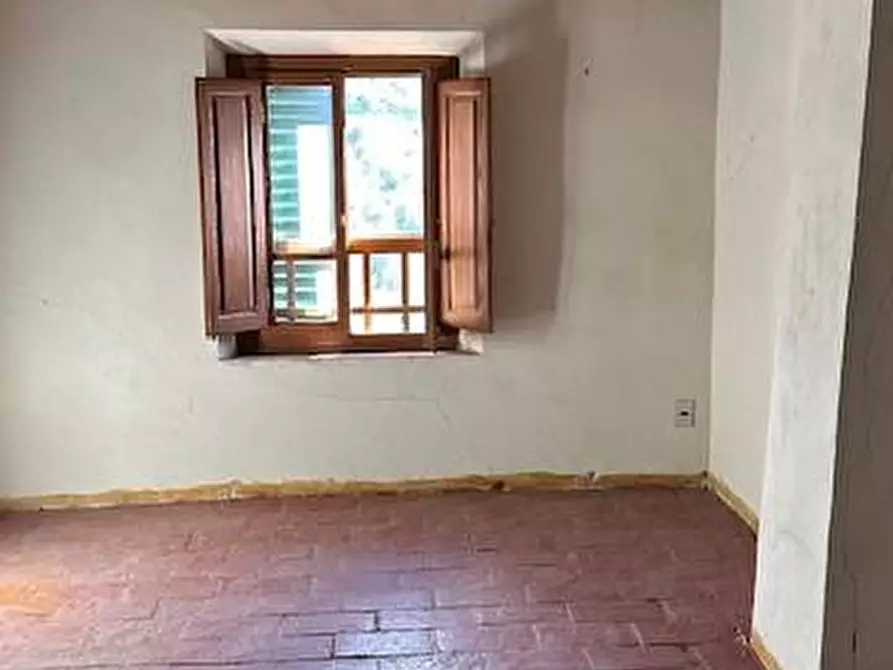 Immagine 18 di Casa colonica in vendita  a Vinci