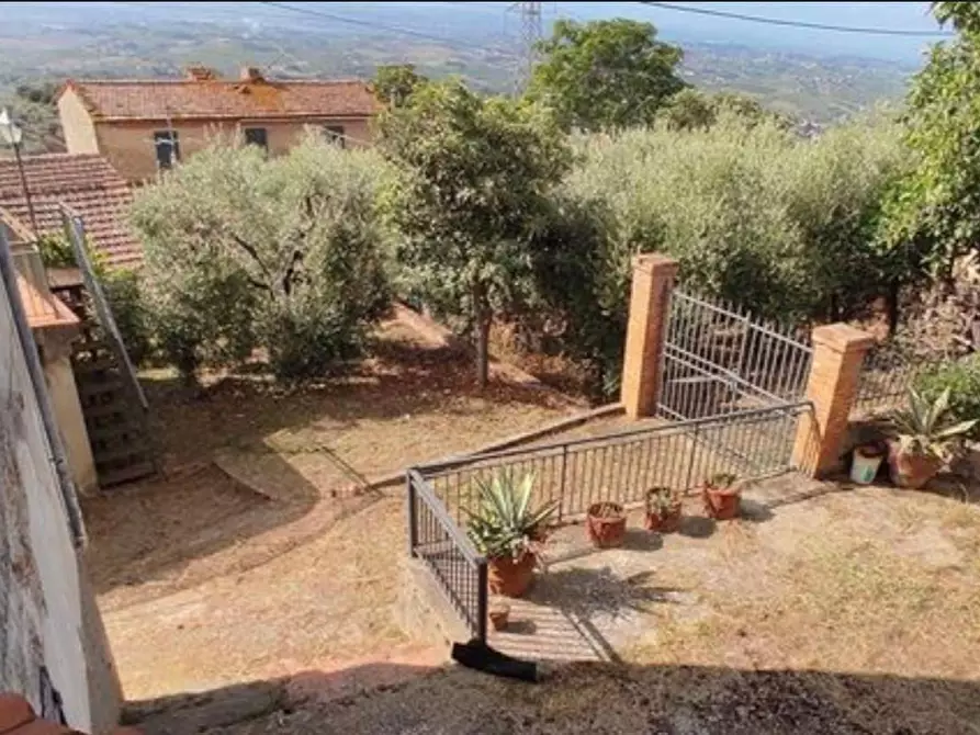 Immagine 34 di Casa colonica in vendita  a Vinci