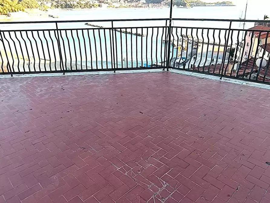Immagine 2 di Appartamento in vendita  a Lerici
