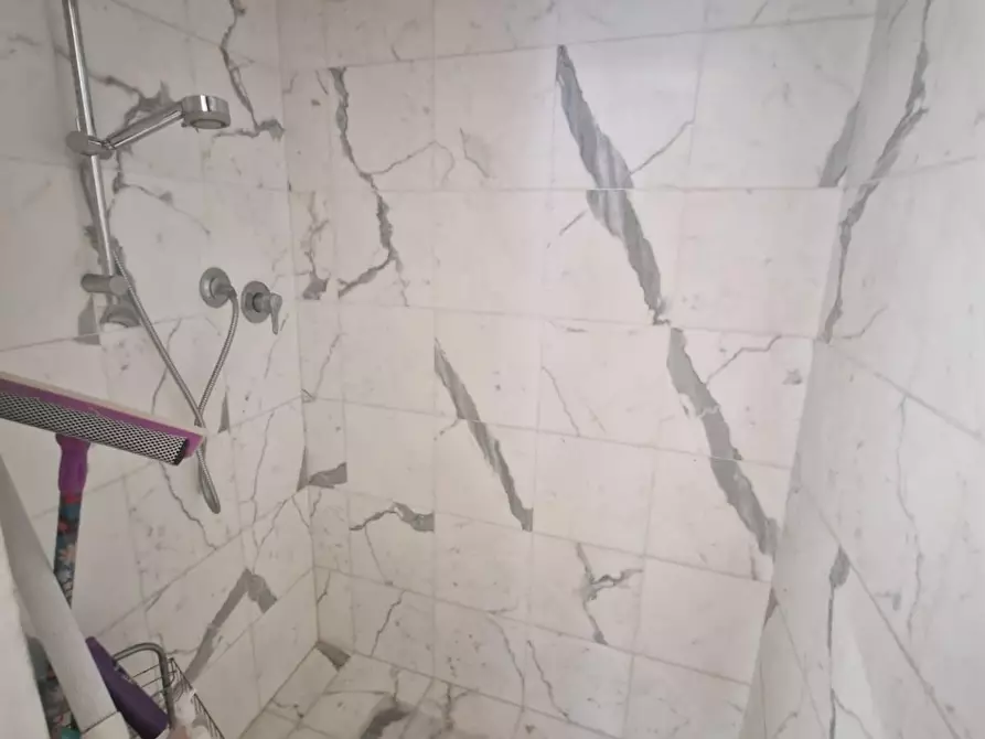 Immagine 22 di Appartamento in vendita  a Carrara