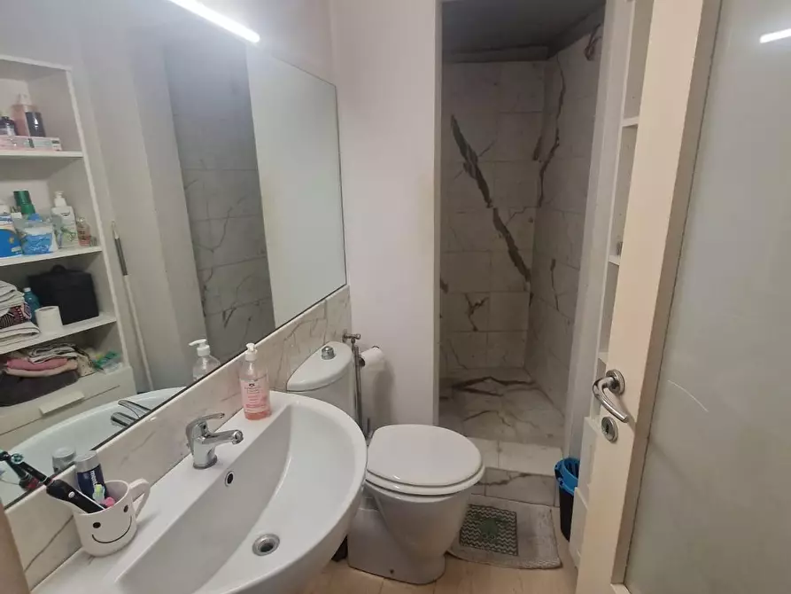 Immagine 21 di Appartamento in vendita  a Carrara