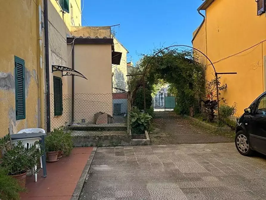 Immagine 10 di Terratetto in vendita  a Pisa