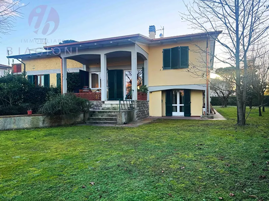 Immagine 13 di Casa bifamiliare in vendita  a Pietrasanta