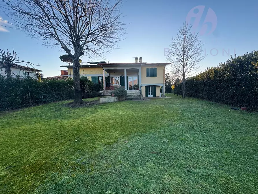 Immagine 12 di Casa bifamiliare in vendita  a Pietrasanta