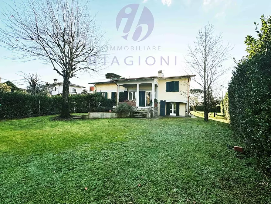 Immagine 15 di Casa bifamiliare in vendita  a Pietrasanta