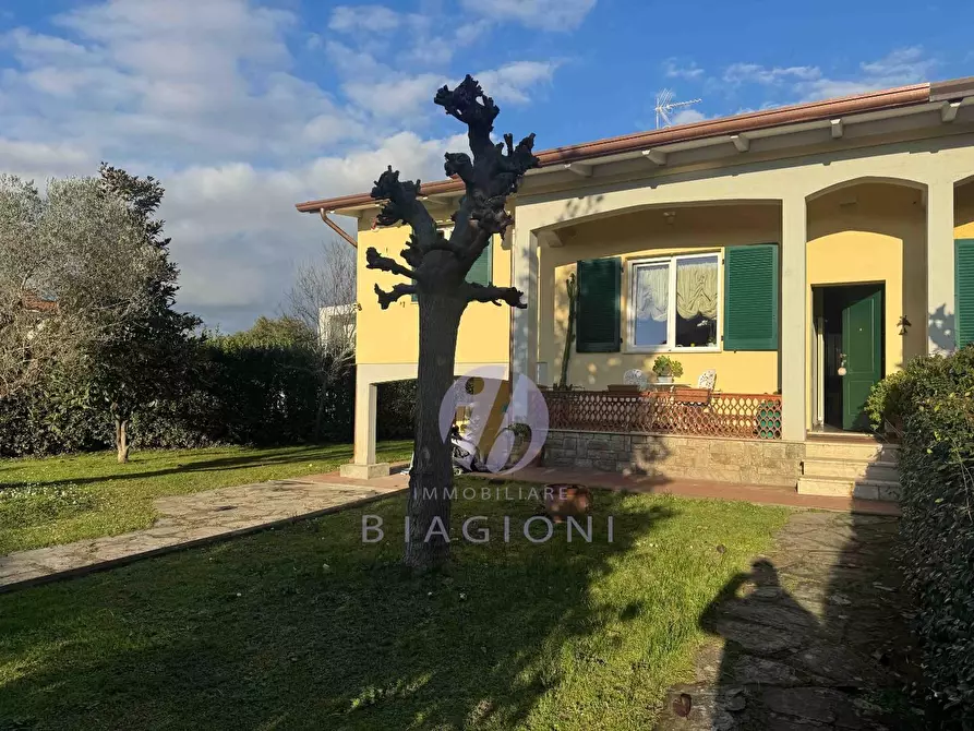 Immagine 5 di Casa bifamiliare in vendita  a Pietrasanta