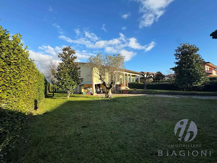 Immagine 10 di Casa bifamiliare in vendita  a Pietrasanta