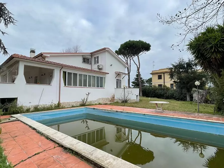 Immagine 12 di Villa in vendita  a Fiumicino