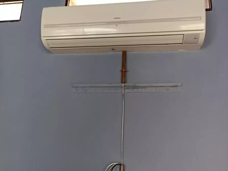 Immagine 21 di Negozio in vendita  a Pisa